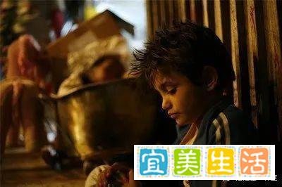 2岁半的幼童被父亲抱摔死亡：不乱生孩子，是做人应有的自觉