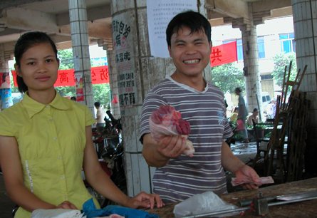 重庆一博士失业在家,多次在菜市场偷菜被抓,将会面临什么处罚?