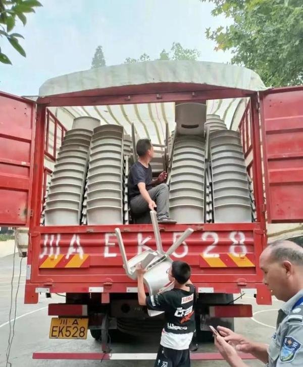 ?网红俞敏洪需要同情吗?