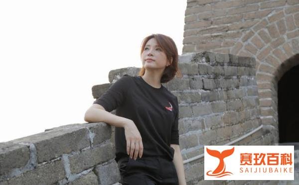 46岁的董卿，身材碾压当红小花，坦言：生活中无时无刻不在减肥