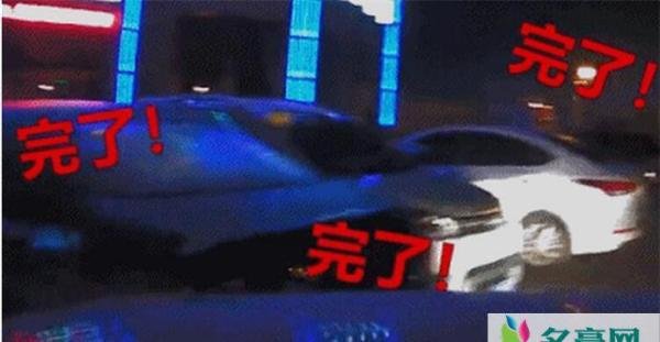 妻子起步连撞5车 刹车油门傻傻分不清楚丈夫满屏绝望呼声