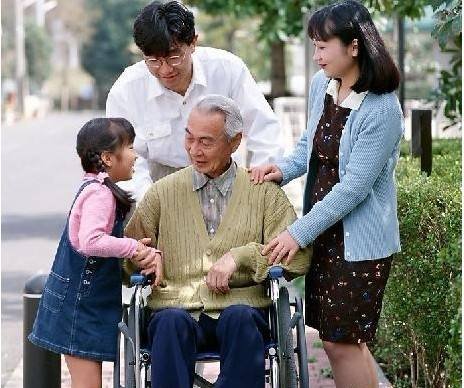 扬州大学生发明老人起行无忧椅,这个椅子有哪些功能?