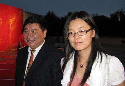 59岁射击冠军王义夫,女儿已担任清华主管,如今现状如何呢?