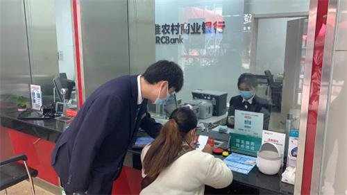吉林一位女子查亡夫账户被告知结婚证无效，结婚证在什么情况下会无效？
