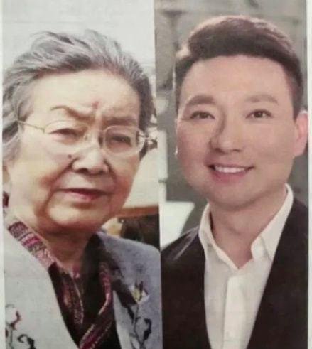 康辉错过母亲最后一面在飞机上落泪 这是咋情况？