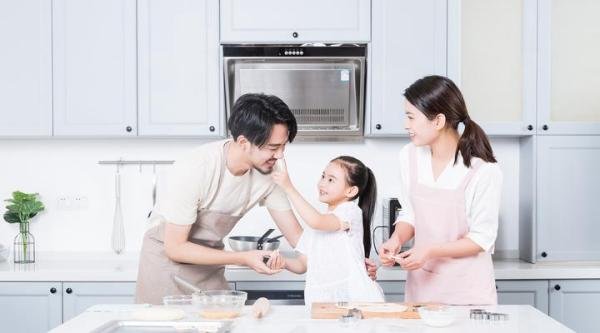 吴亦凡事件女生:都美竹小g娜皆单亲家庭,女孩婚恋受爸爸影响大