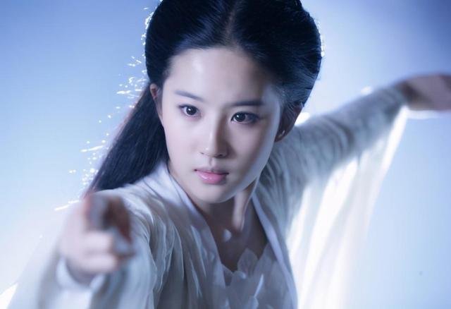 未老先衰，19岁少女花费百万高仿刘亦菲，你怎么看？