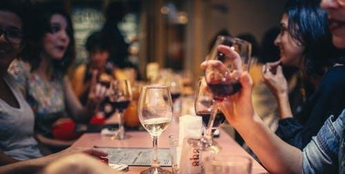 该不该送醉酒的领导回家?老板和95后实习生的对话亮了!
