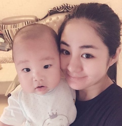 “王小蒙”离婚原因,结婚3年老公就出事,独自抚养两个孩子,如今怎样?