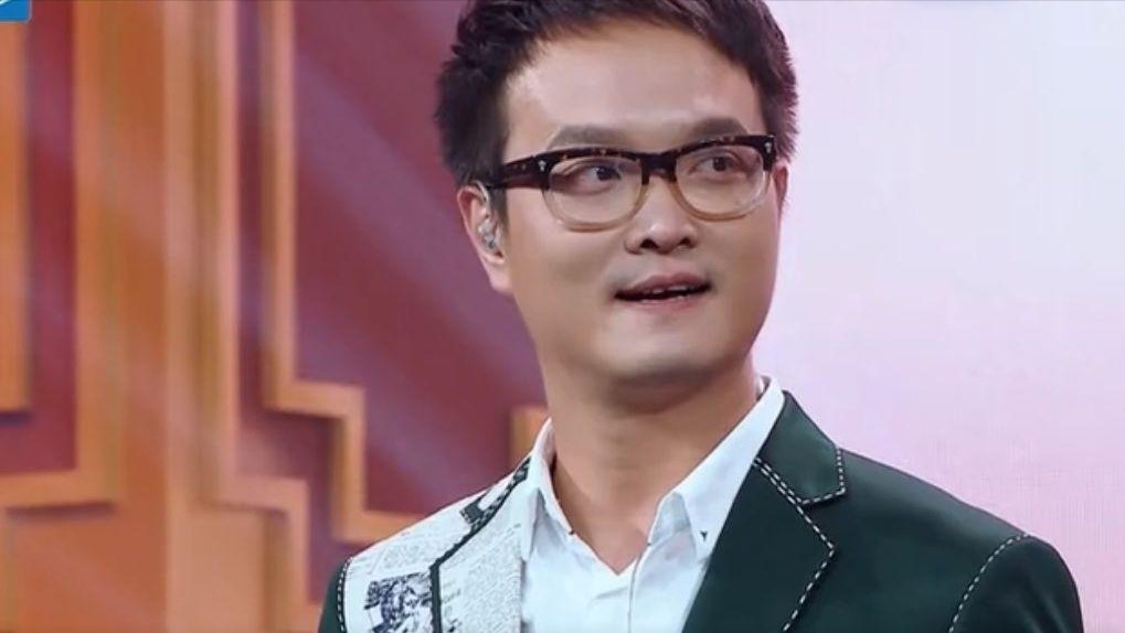歌手海峰跳楼离世,舍下年幼的两个儿子和娇妻为哪般?