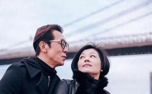 李咏54岁冥诞 妻子哈文零点发文称其