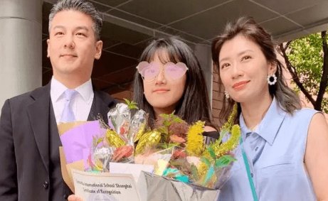 贾静雯的女儿骂脏话被指没家教,本人回应直接怒怼网友,怎么回事?