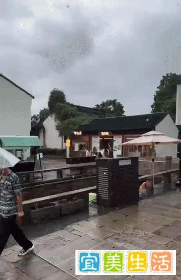 苏州警方通报“男子持刀伤人”案件,厨师小哥用铁勺将其击退!