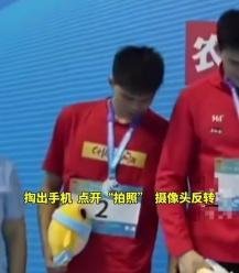 孙杨复出夺金，银牌弟弟忐忑腼腆求合影