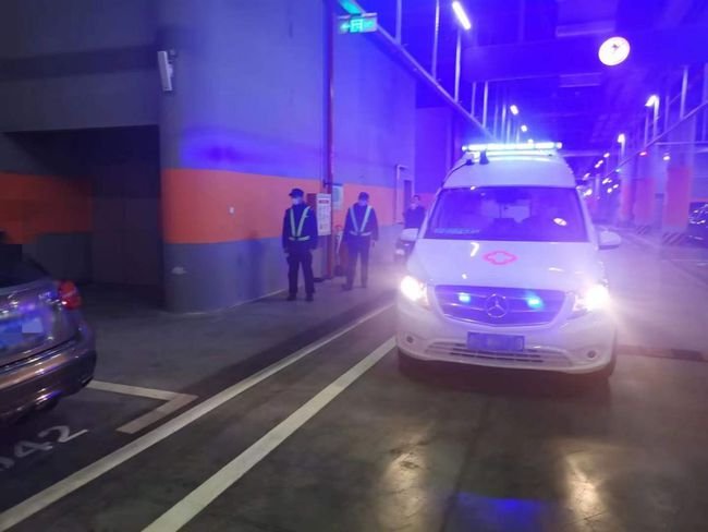 青岛:请救援救护车的市民就地静止!到底发生了什么?