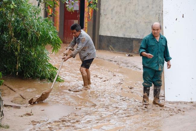 河南一奶奶接孙子放学却不料被洪水冲走，此次暴雨给还当地造成了哪些影响？