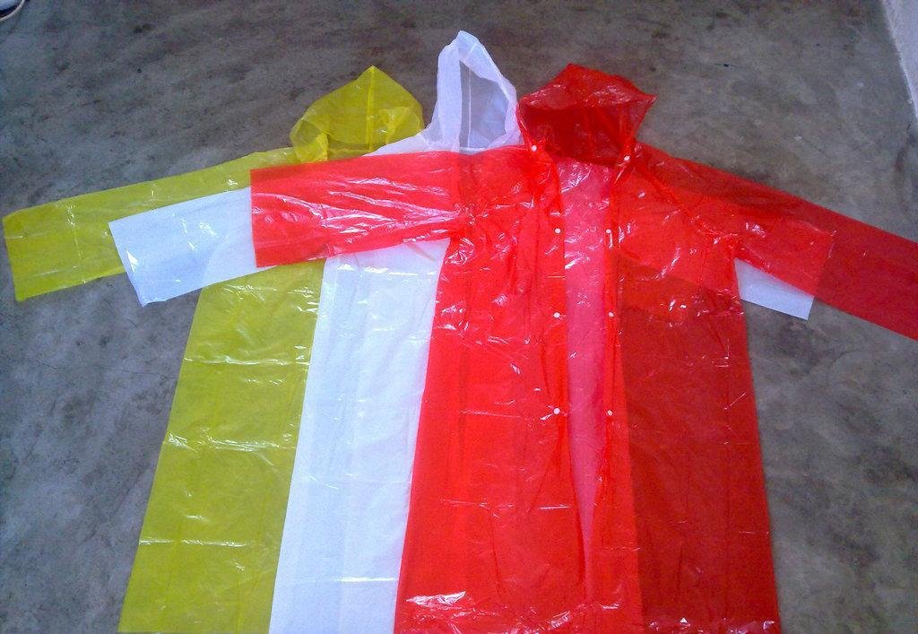 遇难的4名地质人员进山为何穿一次性雨衣?