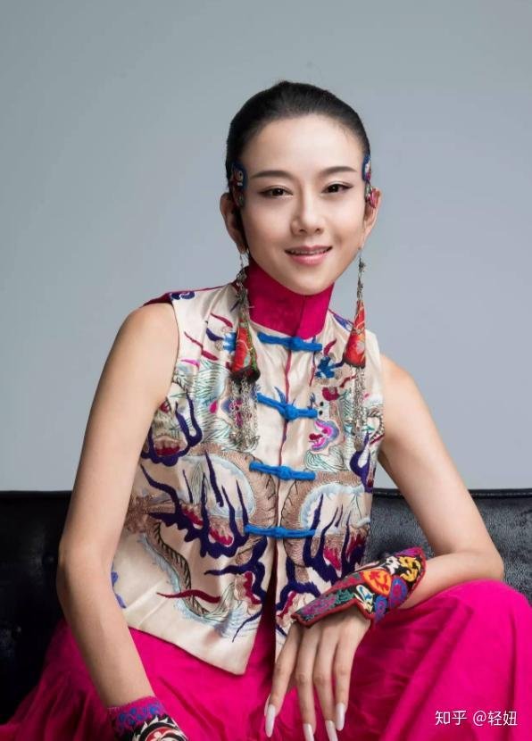 61岁杨丽萍，出道40年没胖过，直言：减肥只有一个方法