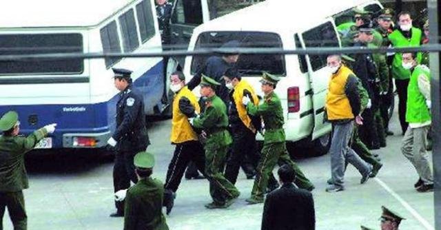 河南安阳杀人案:30岁女子遇害,为何吃瓜群众看热闹也被抓判死刑呢?