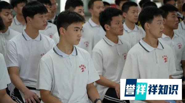 空军招飞局北京选拔中心在沧州英华校园开展2024年招飞宣传活动
