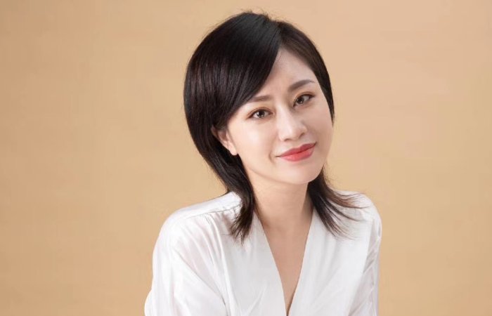 韩铠伊与李春平啥关系
