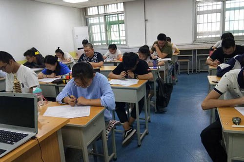 学生上课玩手机被退学,这个处分是合理的吗