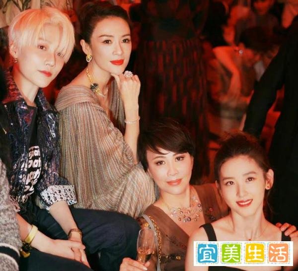 章泽天二胎后首露面,跟章子怡同框照曝光:熬过阴霾,她赢得漂亮