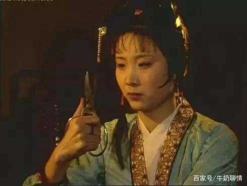 在红楼梦中靠自己从卑微走到高贵,被称为第一丫鬟的是谁?