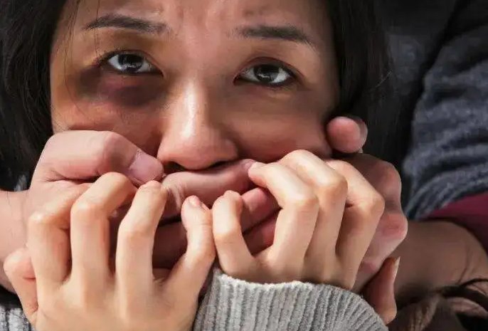 广西大学通报教师家暴问题:降级、调离岗位,你对这一结果有何看法?