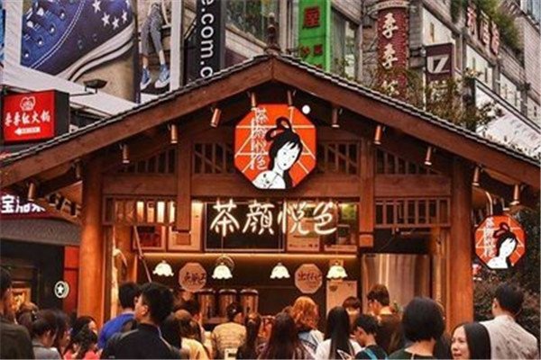 武汉首家“茶颜悦色”门外排起长队，“茶颜悦色”是做什么的？