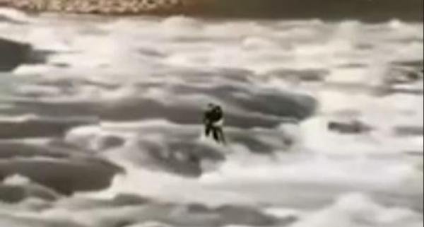 又一个惨痛的教训！三门峡下游河道突然涨水，多人被冲走生死不明