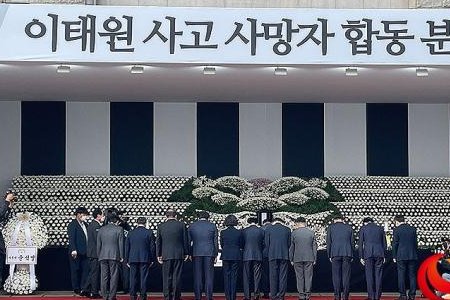 梨泰院踩踏事故疑有人故意推搡,韩国警方是如何回应这件事的?