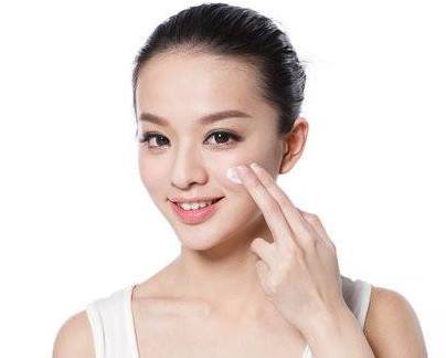 出门前一秒涂防晒霜达不到防晒效果,那该怎么涂?