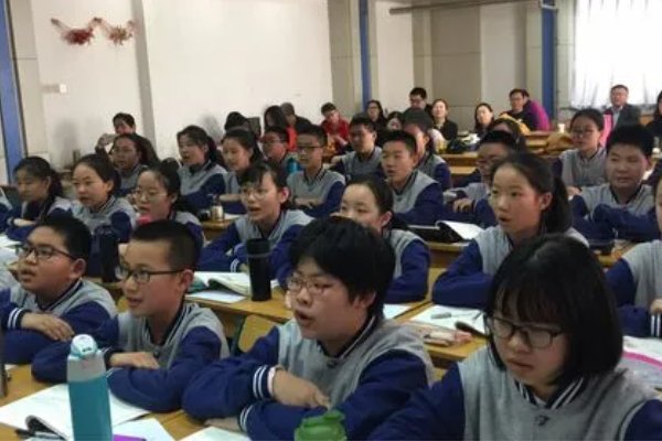 三个鼻孔眼歇后语
