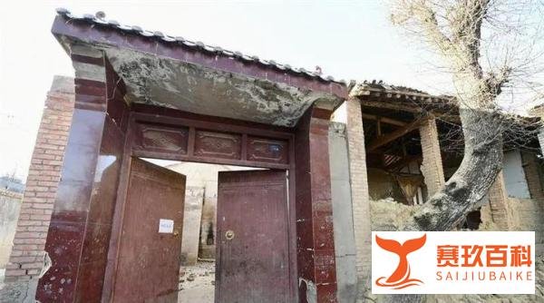 地震后房子塌了，贴着姐妹俩39张奖状的墙还“站着”……