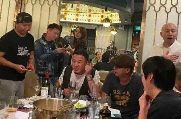 唐山打人案陈某志等多人被起诉,其保护伞被查,真的是大快人心
