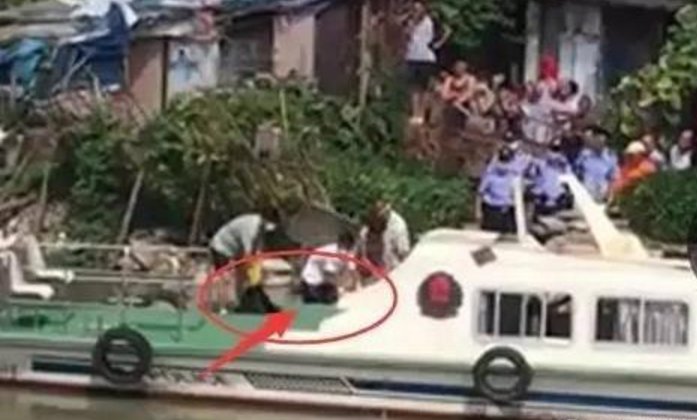 兴化水底不锈钢笼子惊现男尸，这里究竟有什么故事？