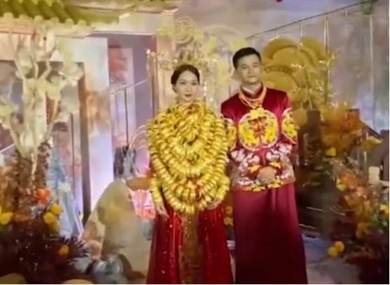 南方新娘婚礼上满身带的金镯子是真的吗?