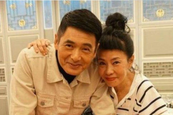 刘德华变女儿奴,惹得周润发吐槽,为何周润发至今膝下无子?