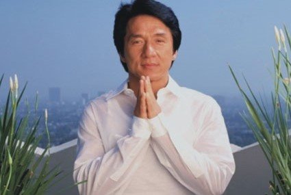 成龙宣传电影疑似腰伤复发，这是什么原因导致的？