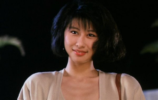 叶倩文迎60岁生日，首晒满头白发照优雅大方，她的状态如何？