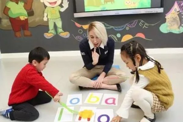 筷子、勺子、叉子、碗的英语单词分别是什么
