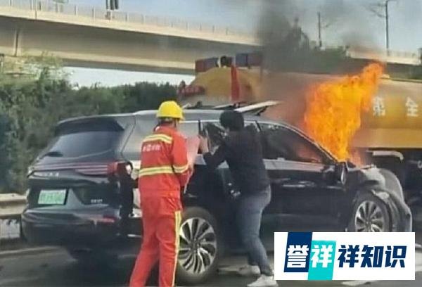 问界M7碰撞起火车门无法打开，网友炮轰余承东三条人命一声不吭