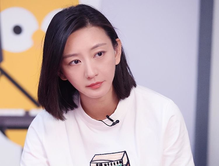 演员2:唐一菲因不满角色退赛,耍大牌还是真不满?
