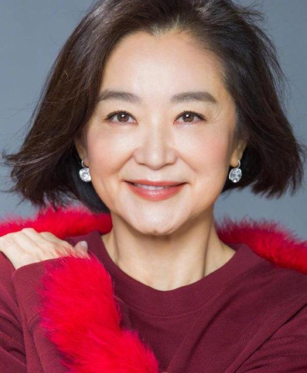 林青霞回应婚变传闻 称老公邢李?是她心中的巨人