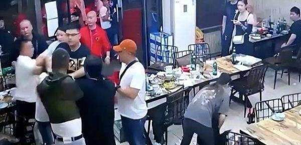 唐山打人案陈某志等多人被起诉，其保护伞被查，真的是大快人心