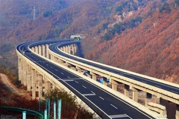 山东“万亿国企”原掌门人被查，这种现象说明了什么？