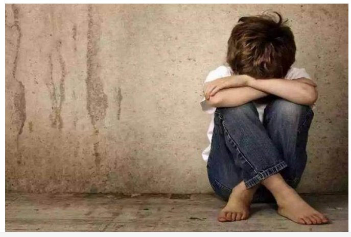 9秒揍儿子8拳是教育的缺失还是另有隐情?