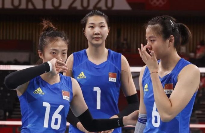 你怎样看待东京奥运会中国女排的提前出局？有没有美国的套路？