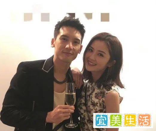 英皇阿Sa和关智斌晒游泳照，帅气男女，同游半个地球很厉害